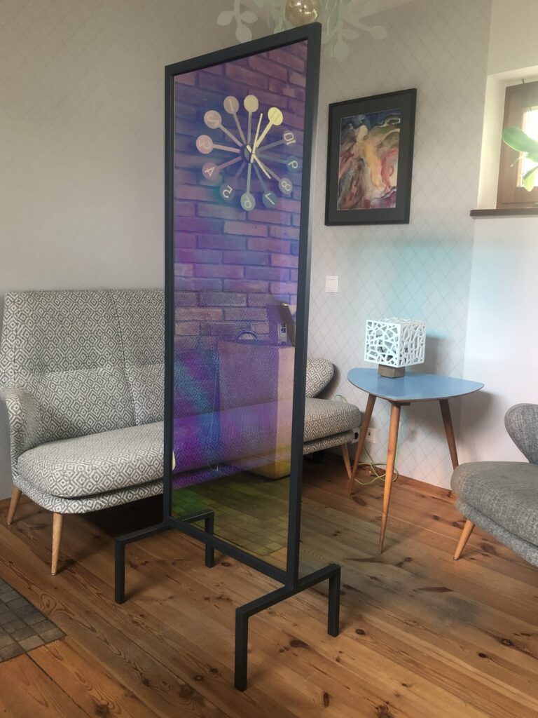 przegroda w ramie z plexi